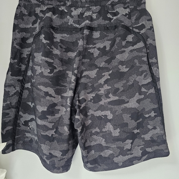 LULULEMON T.H.E. Short *Linerless Mesh Camo 9" - Picture 7 of 11